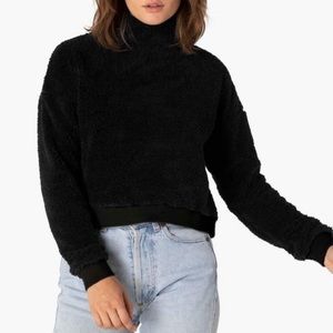 BEYOND YOGA BFF SHERPA CROPPED PULLOVER SWEATSHIRT MEDIUM BLACK